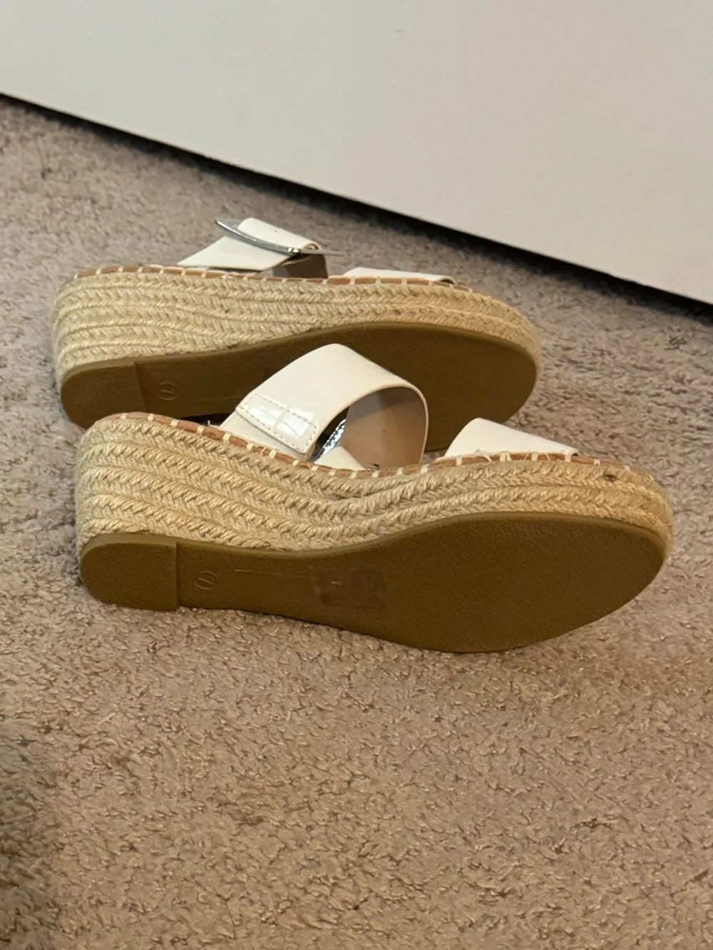 Cute Vintage Havana size 7 white croc embossed Robin slip on wedge sandals new